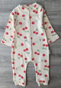 Человечек Pamira «Вишенки» бежевый, девочка 3-6-9 месяцев