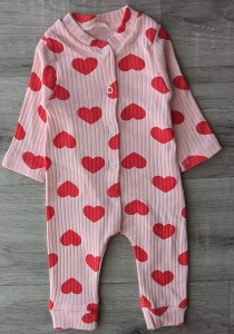 Человечек Pamira «Сердечки» персиковый, девочка 3-6-9 месяцев