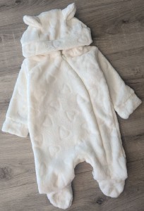 Чоловічок "Серця" молочний, дівчинка 0-3 місяців